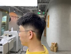 -变画·发型STUDIO