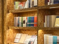 -新华里咖啡书吧(新华书店小寨店)