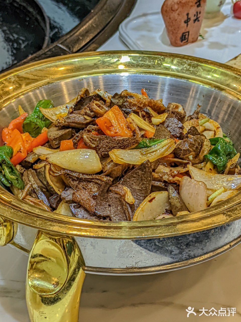 聚餐来这｜烤全羊给我香迷糊了外酥里嫩
