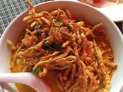 鸡肉黄咖喱面-Dash Teak House