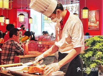 吃烤鸭还得是他们家️每只现片，脆的爆油