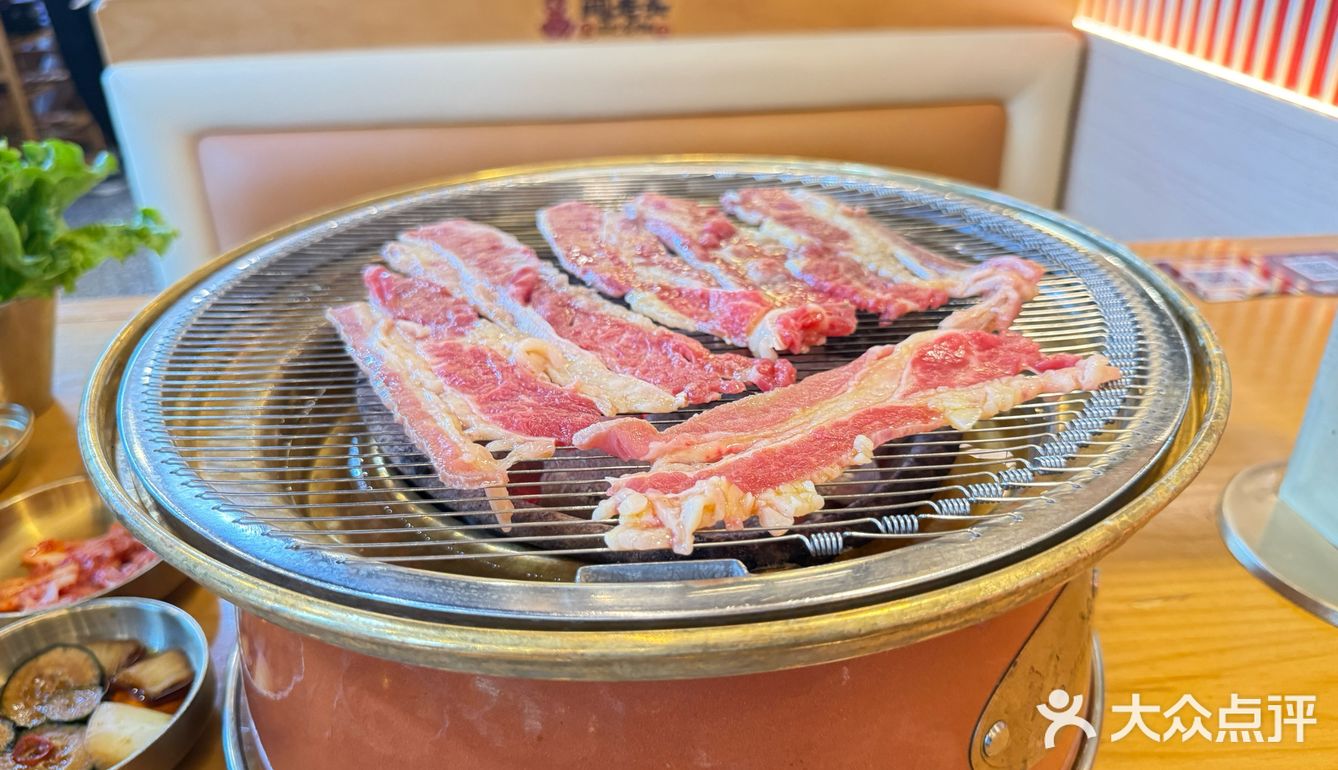大咬烤肉满足感-闻老头菊花碳烤肉