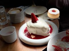 草莓奶油瀑布蛋糕-Blac+Blac(中海环宇荟店)