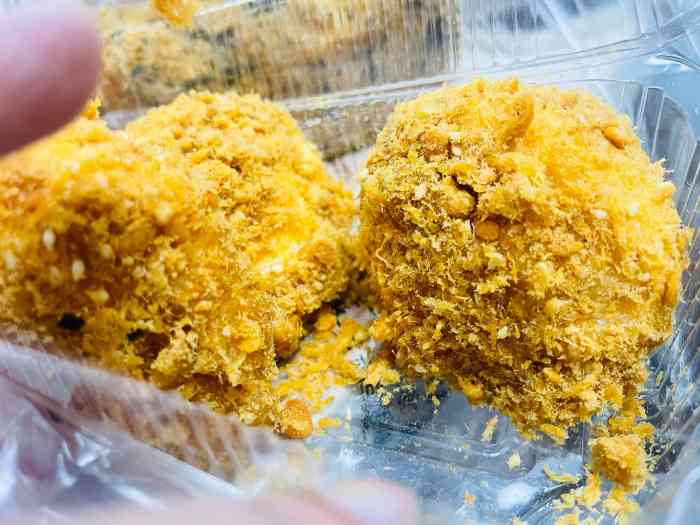 宫玺糕点(中心大街店)-"第一次来这个店,对服务表示相当不满,抱孩.