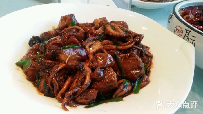 海天一色海景自助餐厅(西港花园店)红烧肉炖八爪鱼图片