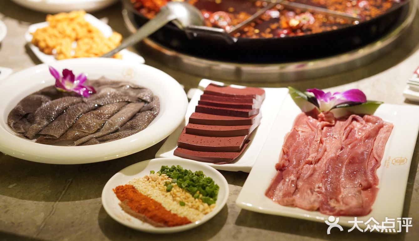 重庆探店黑珍珠景轩火锅开到光环啦