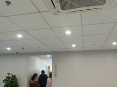 -上海大学附属上海和平眼科医院