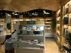 -新华里咖啡书吧(新华书店小寨店)