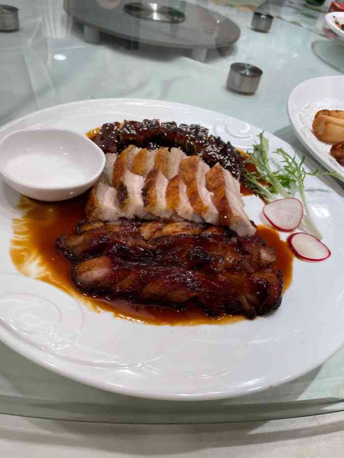 海宝酒家(中山四路店)-"装修后的海宝,房间明显比以前高端大气上档.