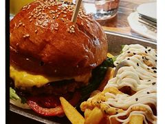 -三勾JJJ Burger&Coffee(梅溪湖店)