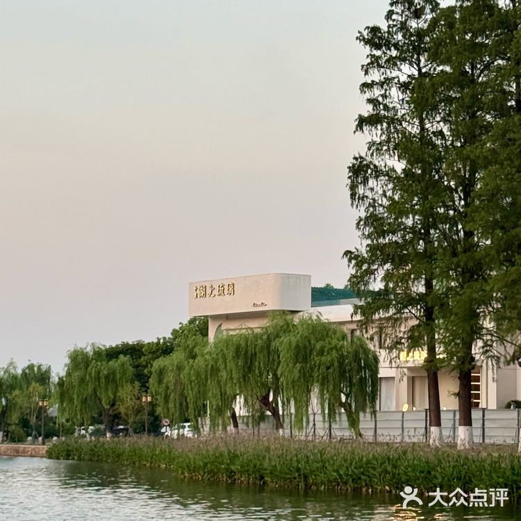 武汉东湖270°无边际湖景餐厅美到窒息🌊