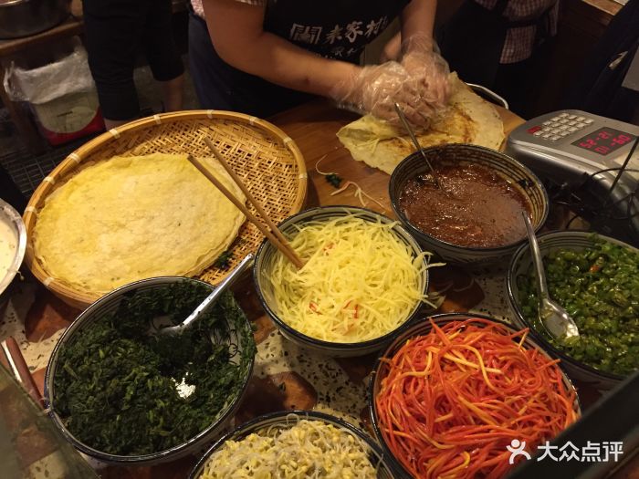 袁家村关中印象体验地-煎饼卷菜-菜-煎饼卷菜图片-西安美食-大众点评