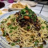 肉还是满满多的,老板会送一份粉丝和豆皮卷