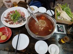 招牌酸辣锅底-顺水湾·牛肉牛杂火锅(驾鹤店)