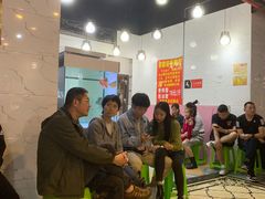 等位区-凤凰路何眼镜香辣蟹(花果园店)