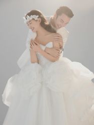 -至臻微拉婚纱摄影