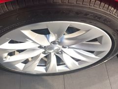-TESLA 特斯拉(上海太古汇体验店)