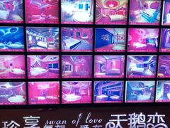 -天鹅恋酒店(大坪龙湖时代天街石油路地铁站店)