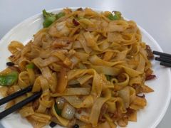香辣牛肉炒河粉-天津工业大学西苑餐厅