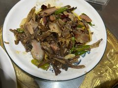 -土砂锅生态山庄·非遗砂锅雅鱼