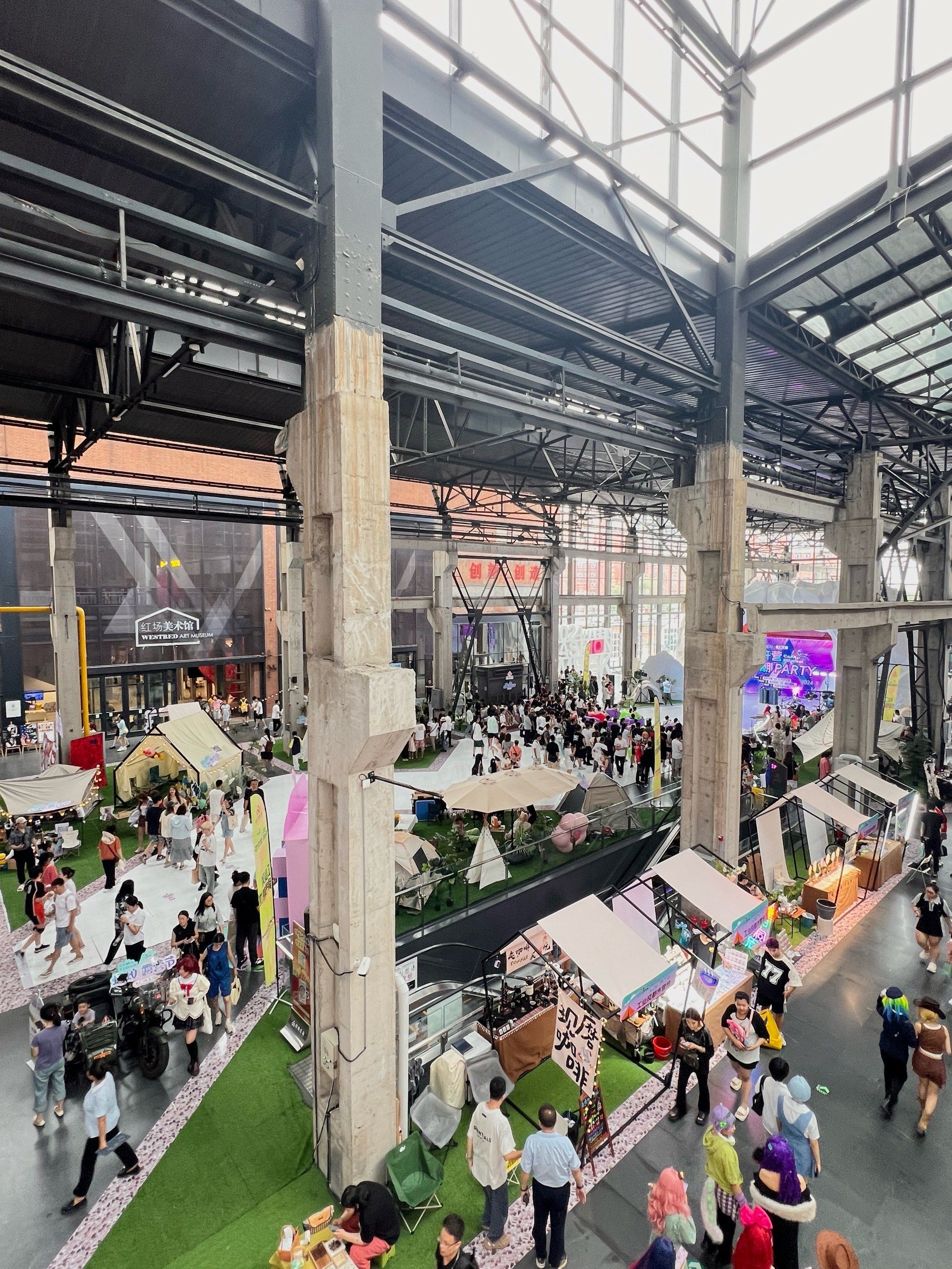 18)

西城红场蚂蚁露营节开营啦
7815在艺术长廊打造工业风