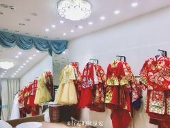 -觅白婚纱礼服馆