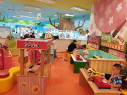 -莫莉幻想儿童乐园(武汉金银潭永旺店)