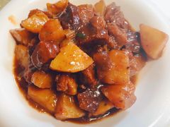 土豆炖牛腩-华春餐馆(鱼山路店)