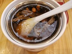 鹿茸菌桂圆炖土鸡-华记煲仔华·煲仔饭(市桥易发店)