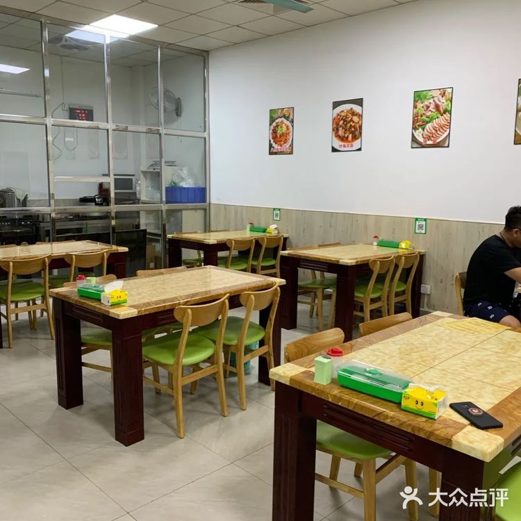 种类很多，价格还行，推荐泡菜、青瓜、明太鱼！