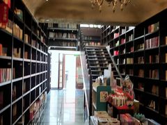 -钟书阁(松江泰晤士小镇店)