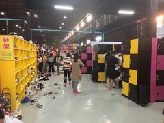 -嘿哟动霸CHUA·新潮玩运动娱乐中心·蹦床滑冰团建乐园