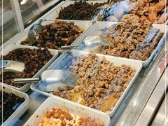 自助取餐区-鑫记婆婆兔·成都特产·兔头手撕兔(太古里店)