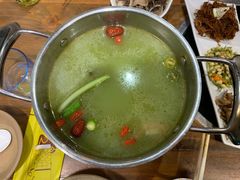 青山绿水酸汤鸳鸯锅-滇海谣云南斑鱼养生火锅(北戴河旗舰店)