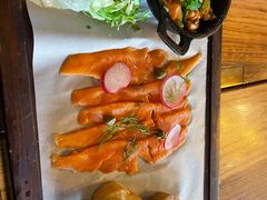 烟熏三文鱼配三文鱼沙拉-SMOKI & CO(五大道店)