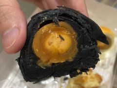 乌豆沙蛋黄酥-陶陶居饼家(惠福东路店)
