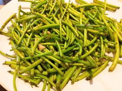 清炒芦蒿-臻鲜燕海鲜融合餐厅(金陵style店)
