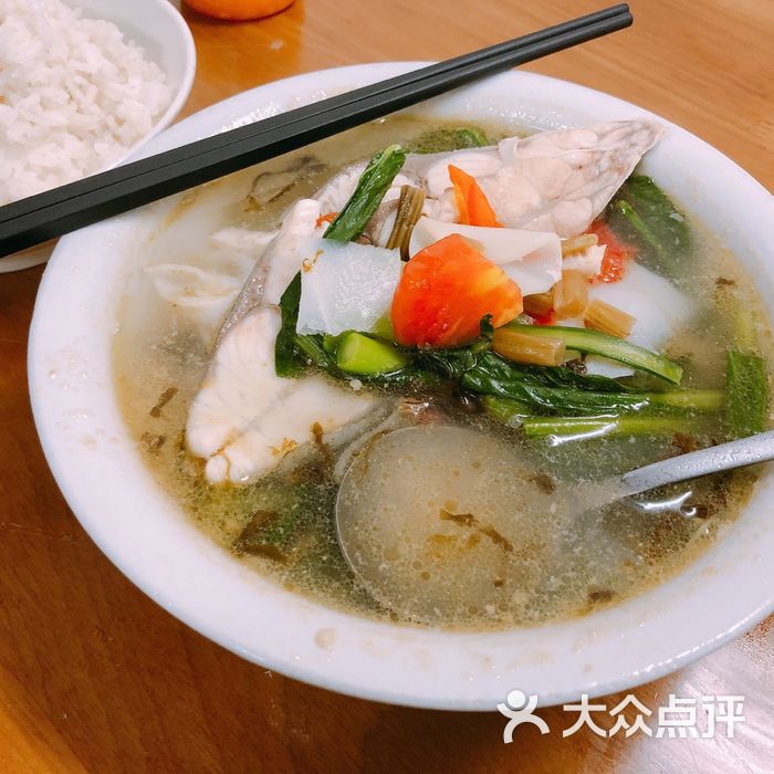 玉姐抱羅粉 鮮魚湯飯套餐 過分貪吃的喵小兔