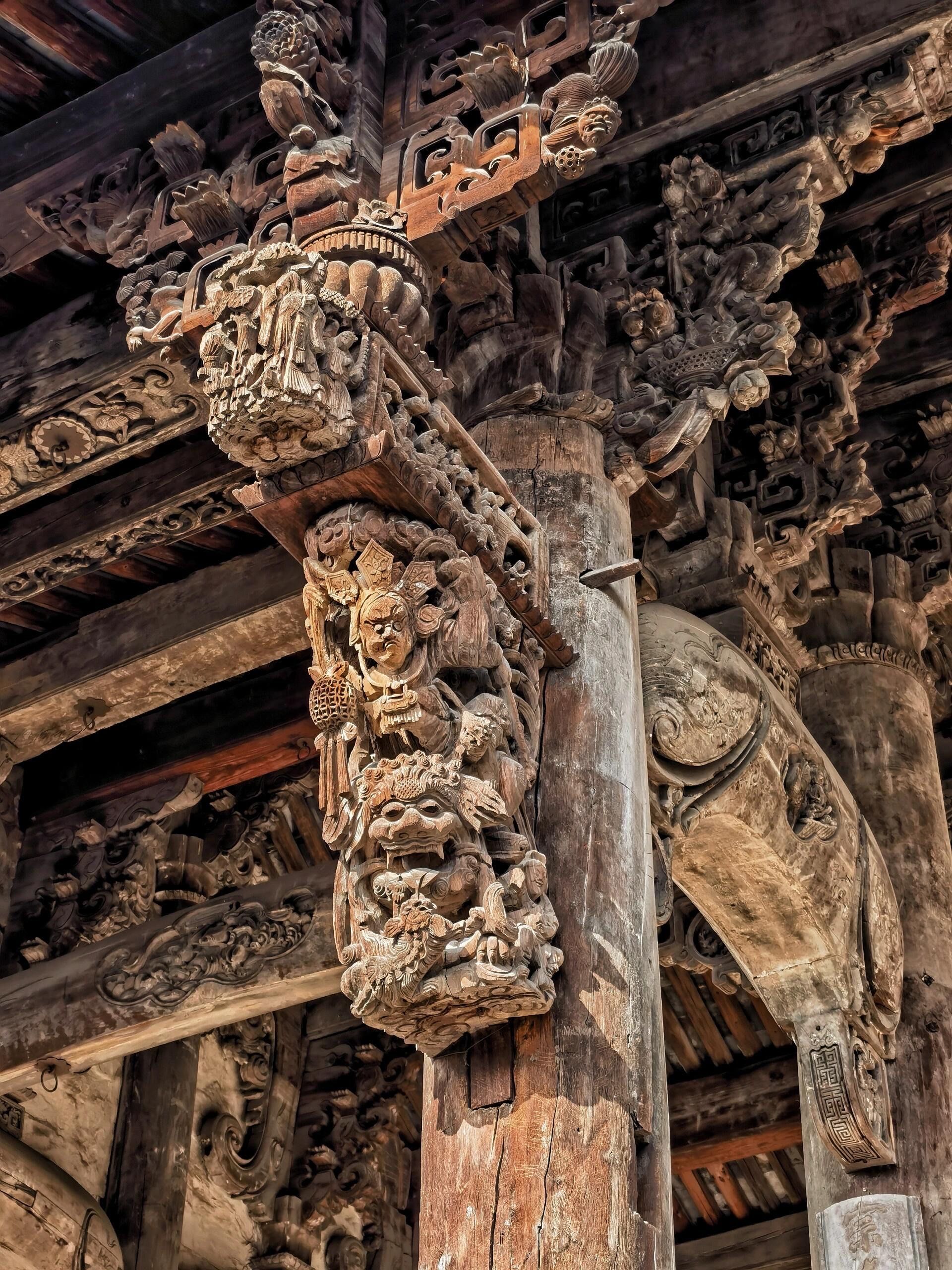 这里的建筑风格独特,雕梁画栋,每一处细节都彰显着古人的精湛技艺🧐