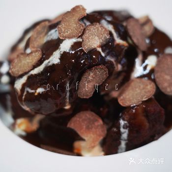 红酒炖牛肉&黑松露丨脆皮乳鸽