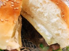 经典牛肉汉堡-仁义涵西餐·咖啡(中华巴洛克店)