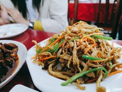 干锅茶树菇-兴国苑酒店