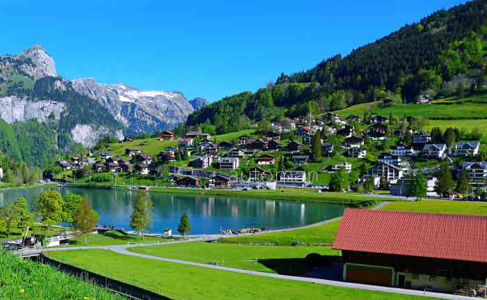 瑞士英格堡小镇-"从琉森小镇出发一小时车程,便来到了瑞士著.