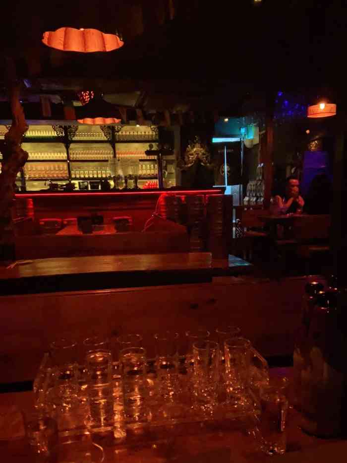 helens海伦司小酒馆(汉口西路店)-"第一次有幸抽到酒吧的双人霸王餐哎