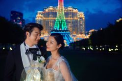 -现代经典婚纱摄影