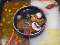 -老牌坊云南鱼豆花火锅(哈西万达店)