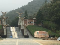 -燕子河大峡谷天坑仙境