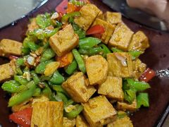 辣椒炒豆腐丁-朗妈私房菜(婺女州店)
