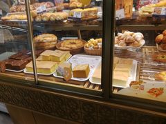 面包甜点陈列柜-昆明冠生园·蛋糕·面包(南强街店)