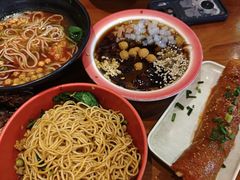 -爆炸头阿姨小四川正宗川味小吃(无任何分店)